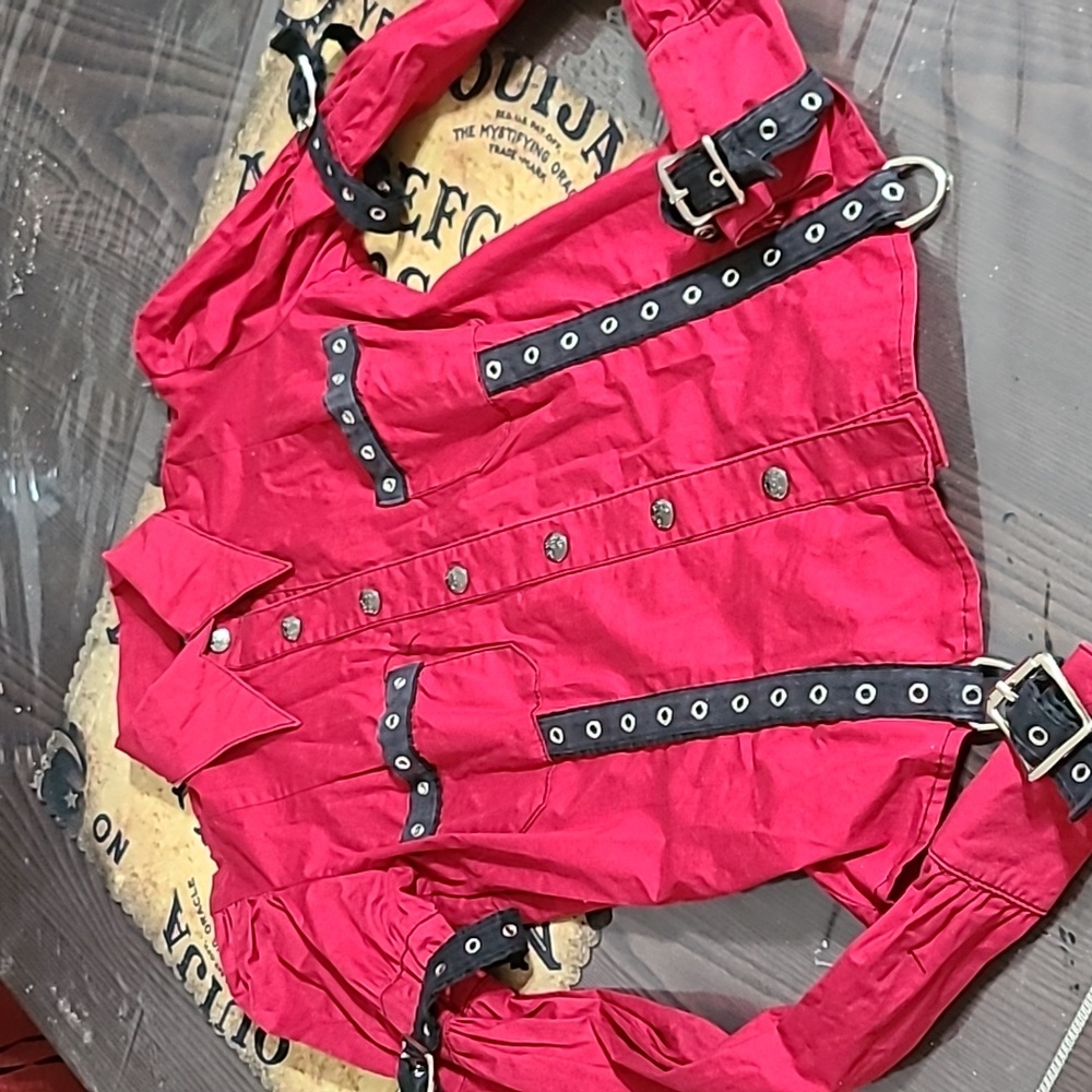 Lip Service - Suspect Device Top (S)